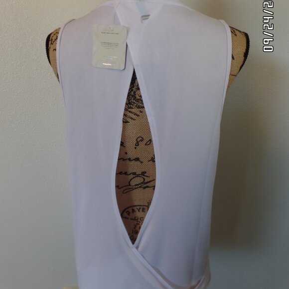 Fabletics Blake Open Back Tank WorkOut Shirt Very Lightweight - Picture 4 of 14